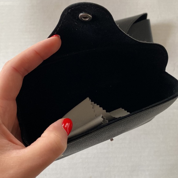 2 Ray Ban sunglasses cases - Picture 4 of 5